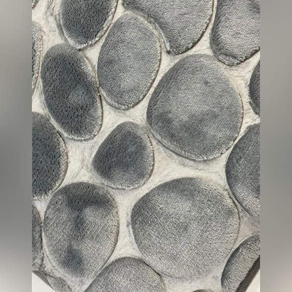 NEW BATHROOM RUG GREY COLOR - Picture 3 of 8